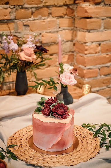 Small blush wedding elopement cake with blush water color details and burgundy flowers