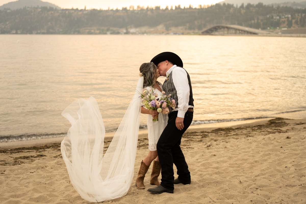 Kelowna Wedding Photographers Memorable and Vibrant Okanagan Photography-25