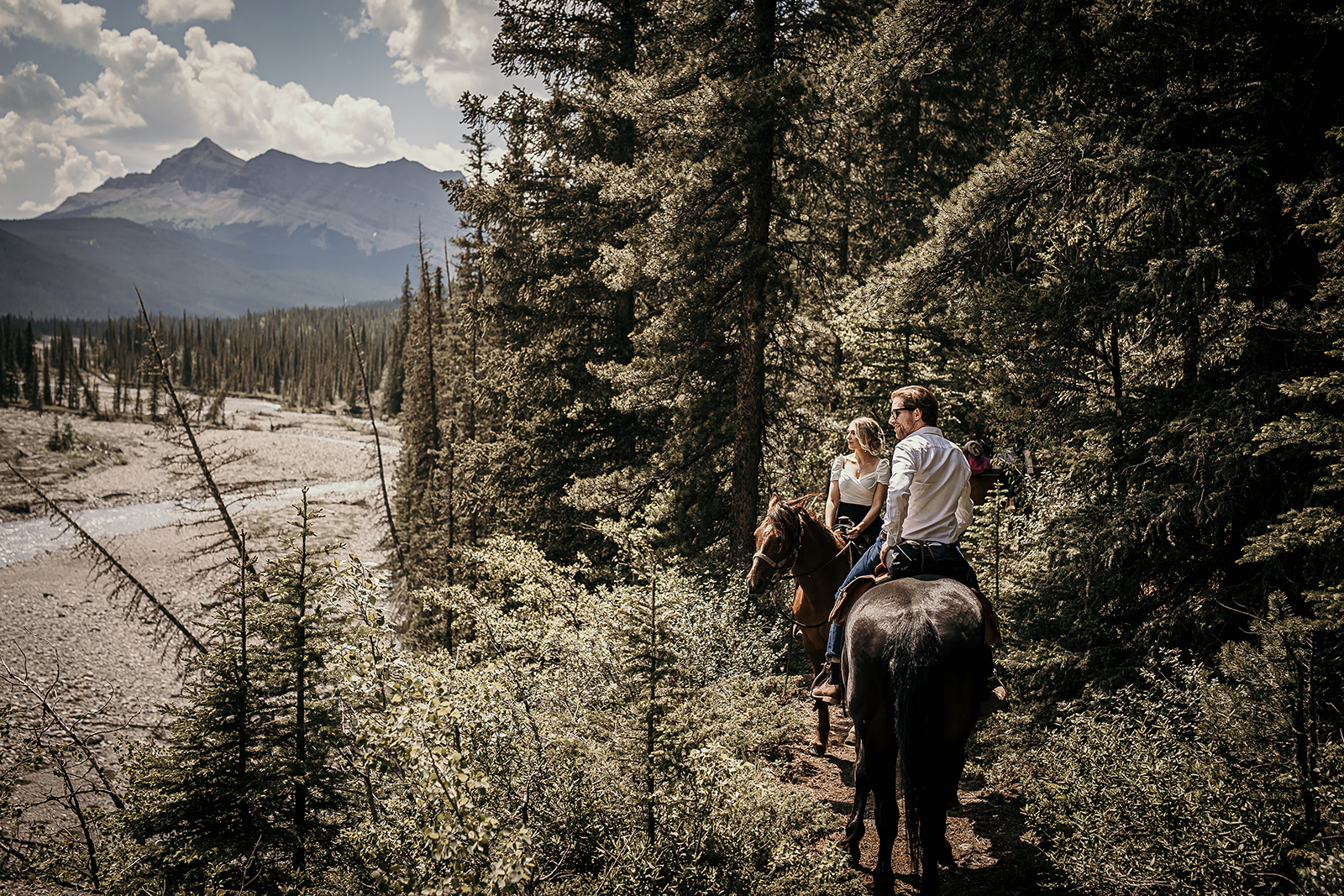 KellySzottElopements-RockyMountainHorsebackElopement(2)