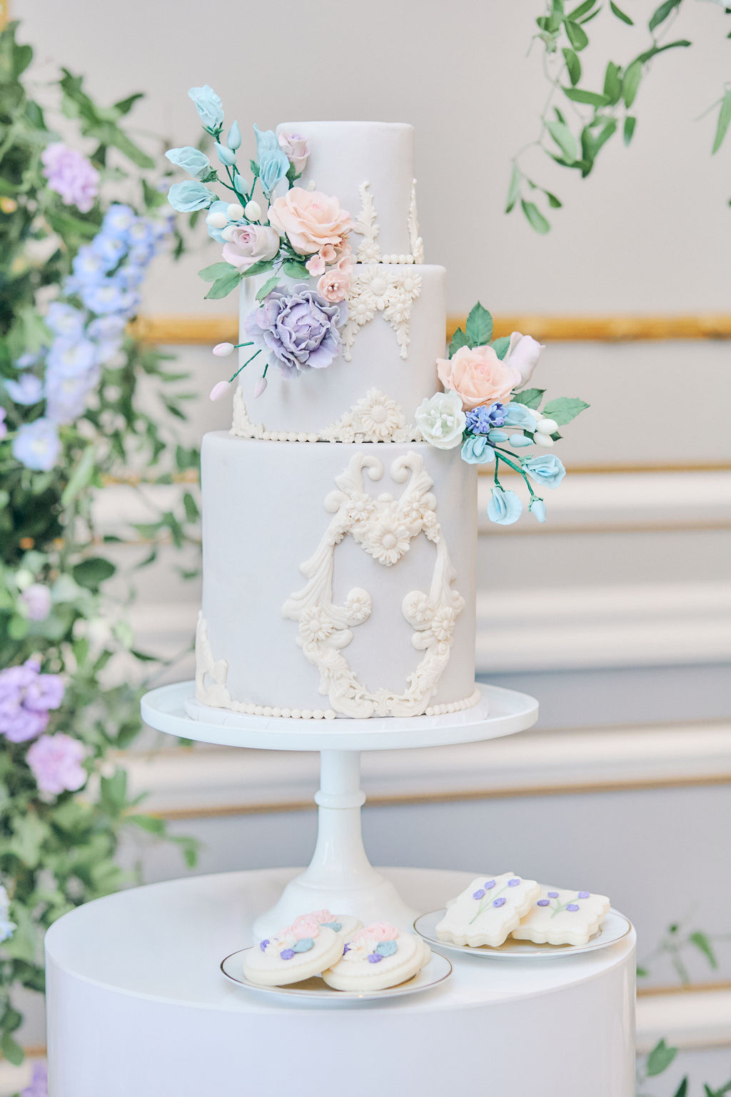 006TheCakeTable-MeetMeInTheGardenStyledShootIMG_6632
