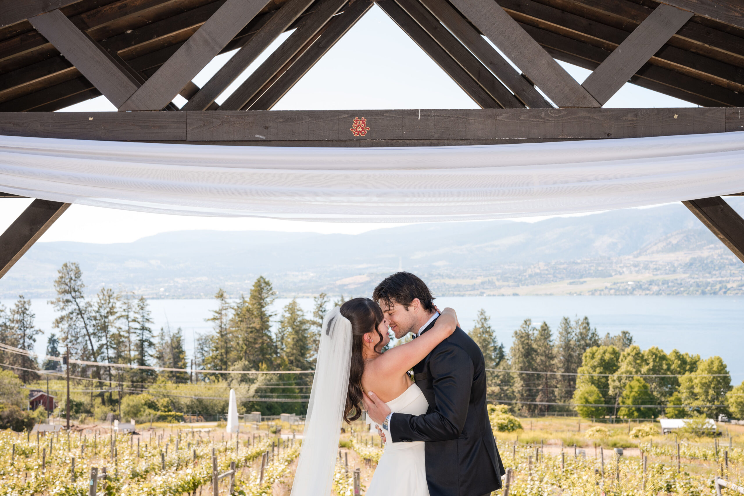 Kelowna Wedding Photographers Memorable and Vibrant Okanagan Photography-15