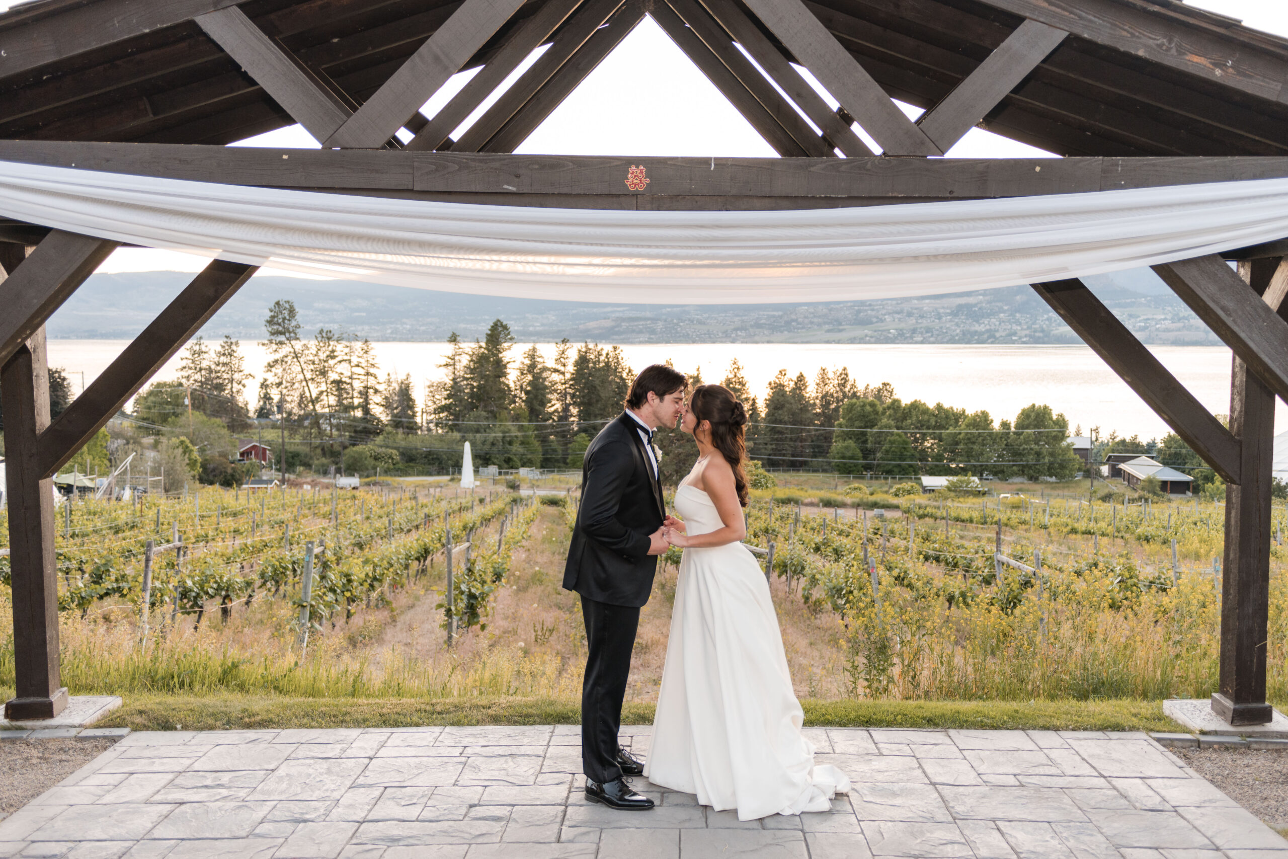 Kelowna Wedding Photographers Memorable and Vibrant Okanagan Photography-42