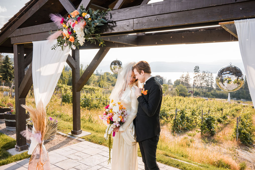 KelownaWeddingPhotographersMemorableandVibrantOkanaganPhotography-191