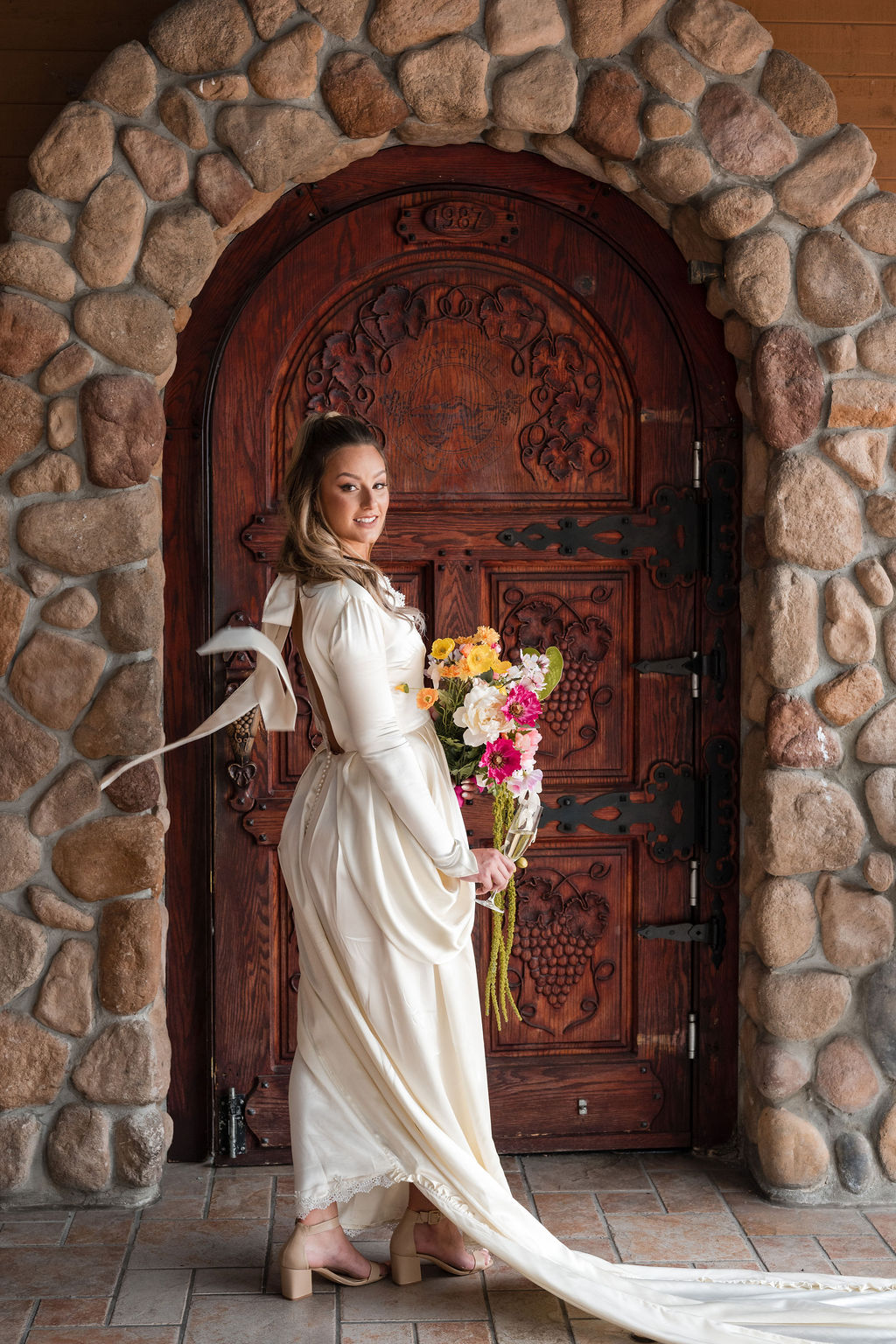 KelownaWeddingPhotographersMemorableandVibrantOkanaganPhotography-98