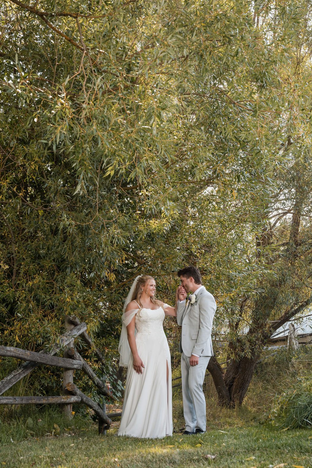 KelownaWeddingPhotographersMemorableandVibrantOkanaganPhotography-102