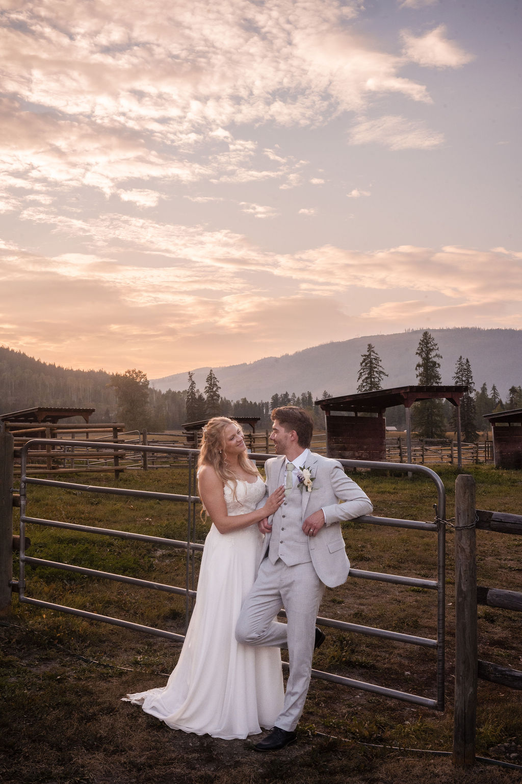 KelownaWeddingPhotographersMemorableandVibrantOkanaganPhotography-594