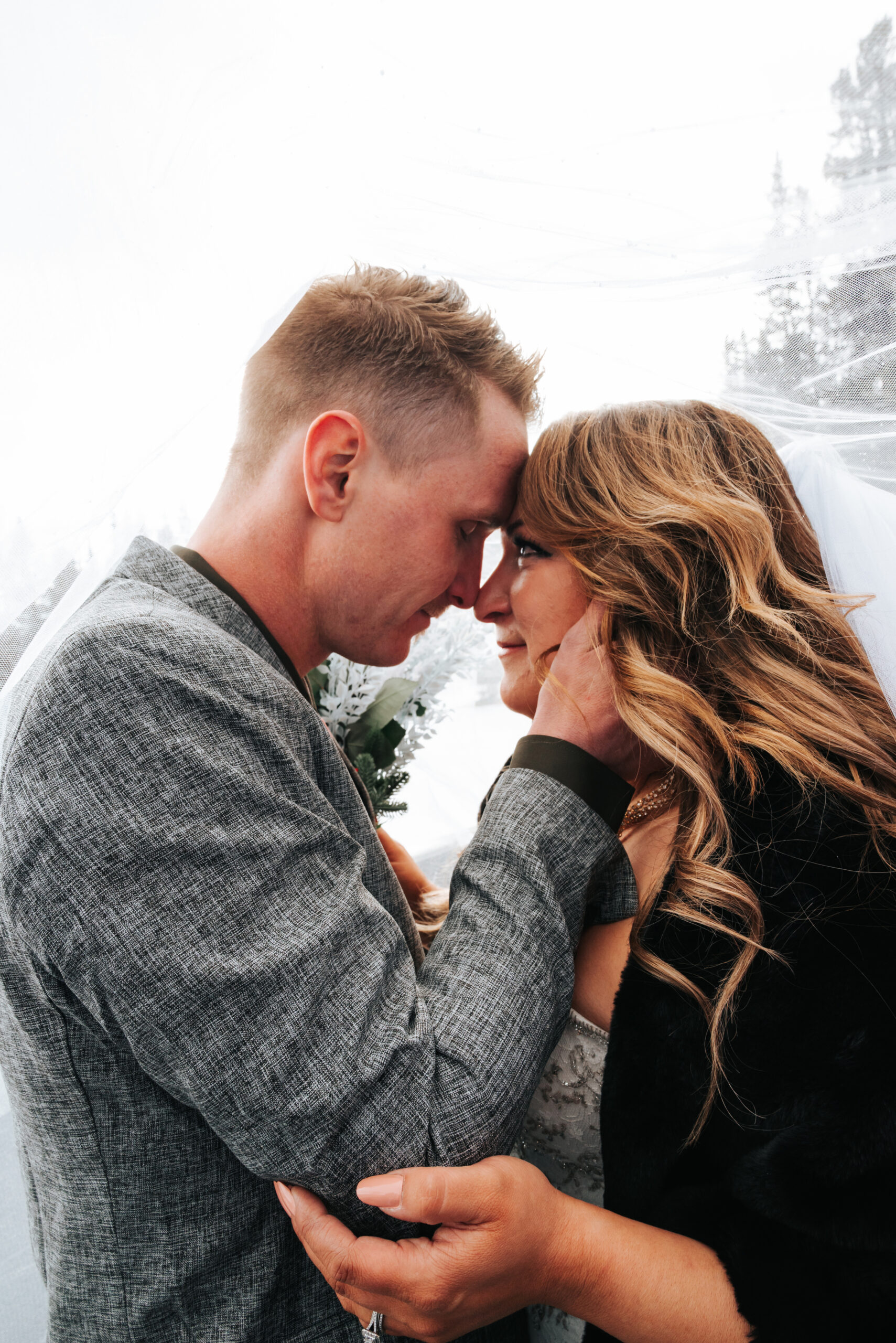Winter Elopement – Rock Lake Earth Lodge – 14