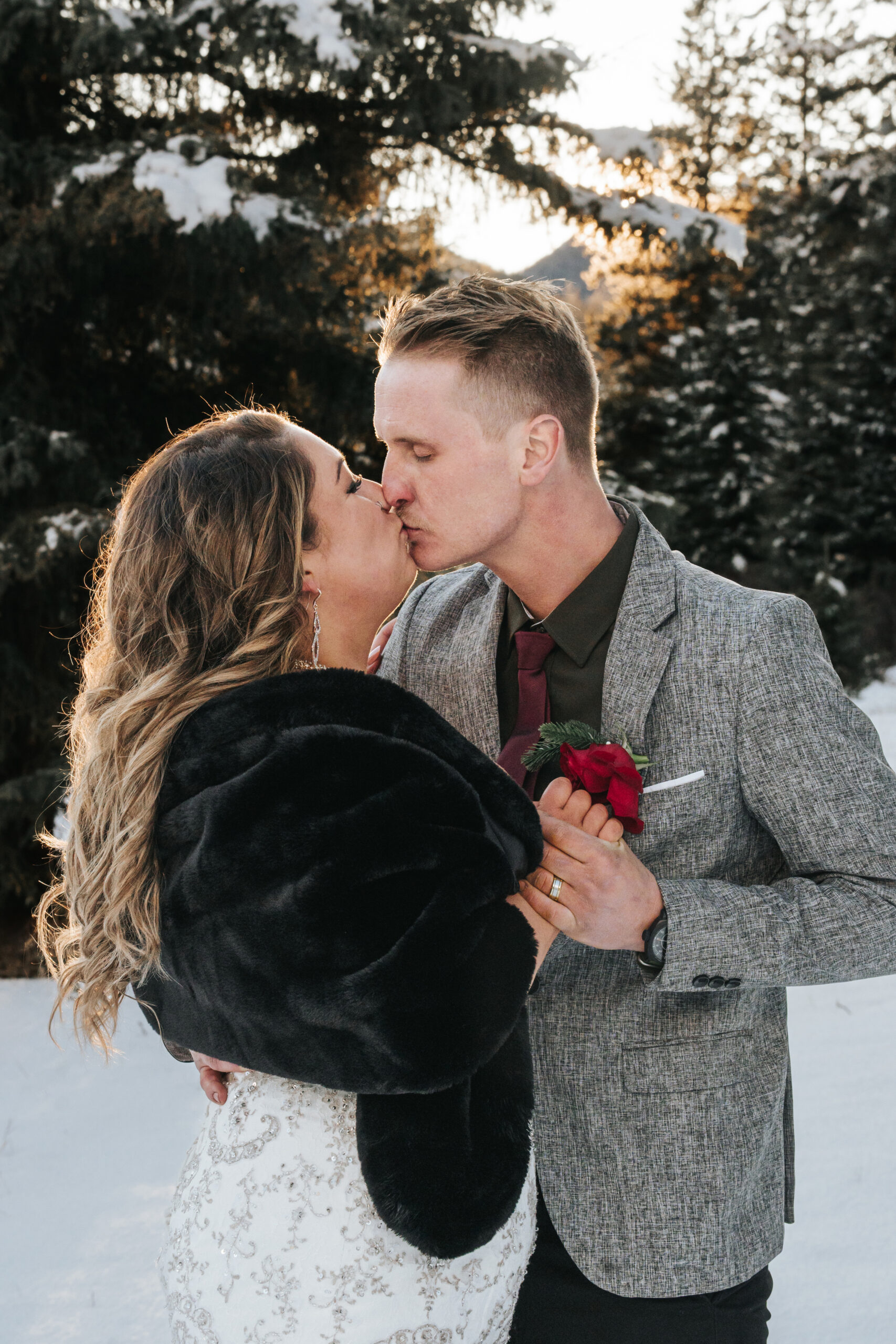 Winter Elopement – Rock Lake Earth Lodge – 23