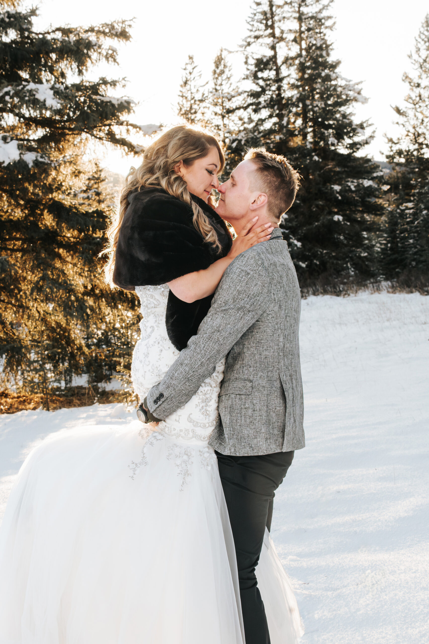 Winter Elopement – Rock Lake Earth Lodge – 25