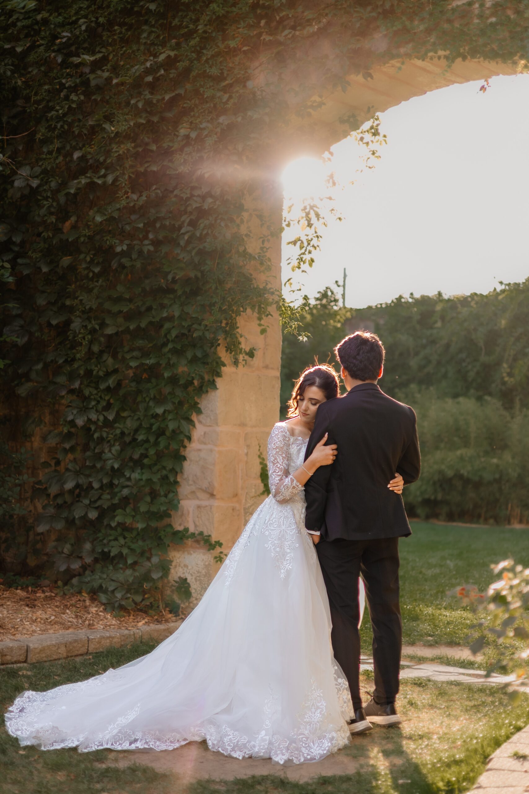 PIXEL SHOT STUDIOS-Editorial-Inspired Wedding with Sage Green Hues and Urban Charm-08