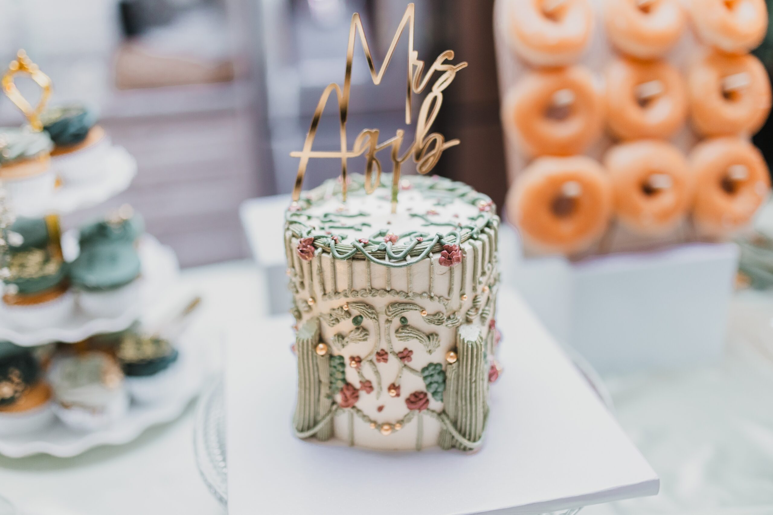 PIXEL SHOT STUDIOS-Editorial-Inspired Wedding with Sage Green Hues and Urban Charm-21