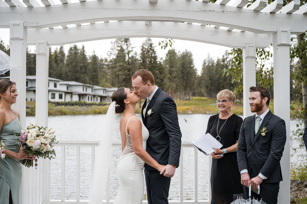KelownaWeddingPhotographersMemorableandVibrantOkanaganPhotography-38