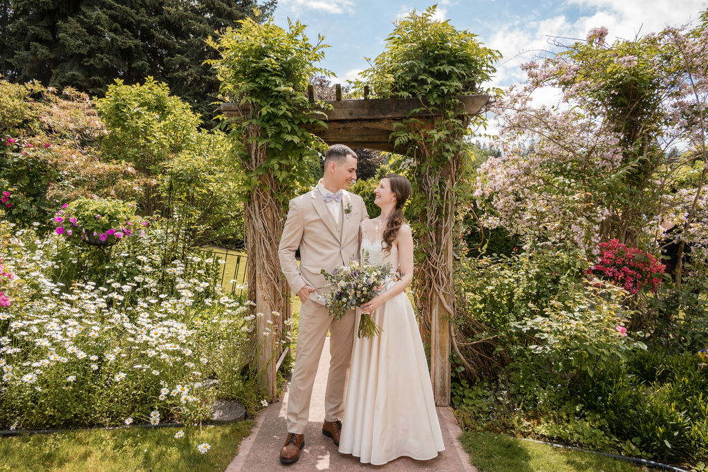 KelownaWeddingPhotographersMemorableandVibrantOkanaganPhotography-103