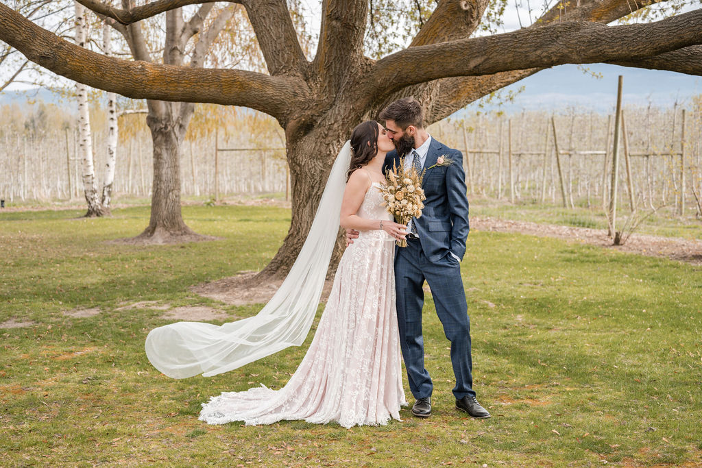 KelownaWeddingPhotographersMemorableandVibrantOkanaganPhotography-191