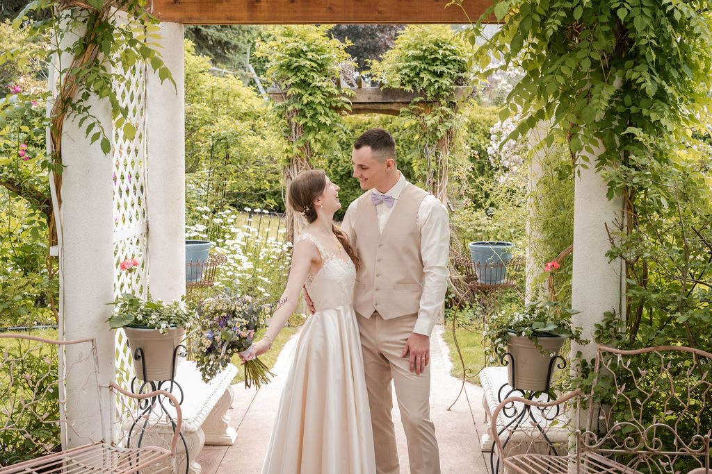 KelownaWeddingPhotographersMemorableandVibrantOkanaganPhotography-196