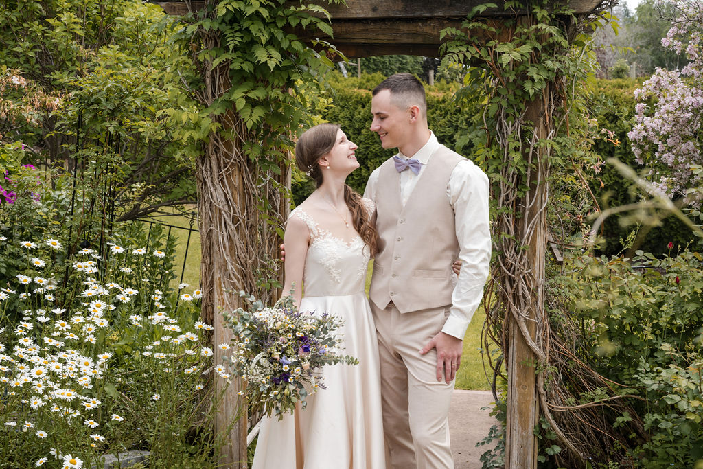 KelownaWeddingPhotographersMemorableandVibrantOkanaganPhotography-199