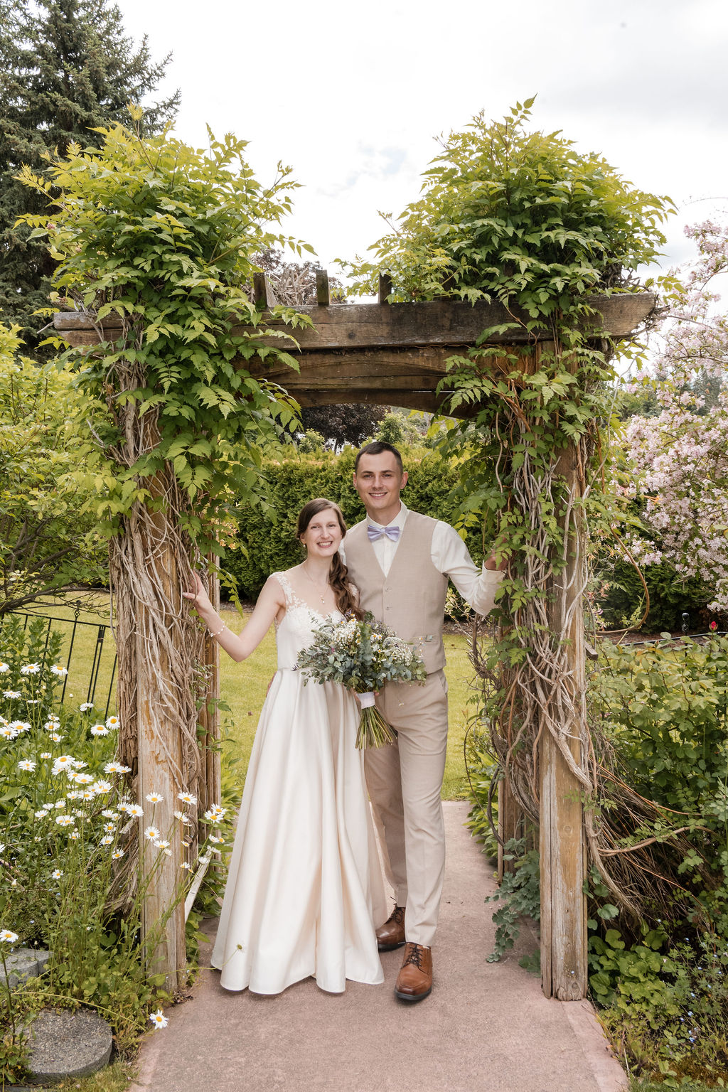 KelownaWeddingPhotographersMemorableandVibrantOkanaganPhotography-201