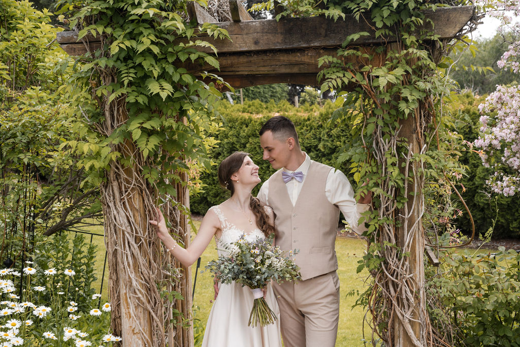 KelownaWeddingPhotographersMemorableandVibrantOkanaganPhotography-202