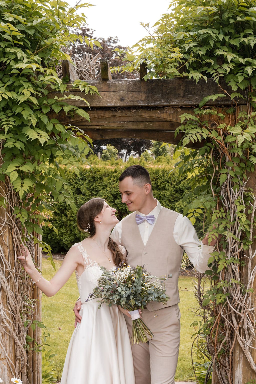 KelownaWeddingPhotographersMemorableandVibrantOkanaganPhotography-204