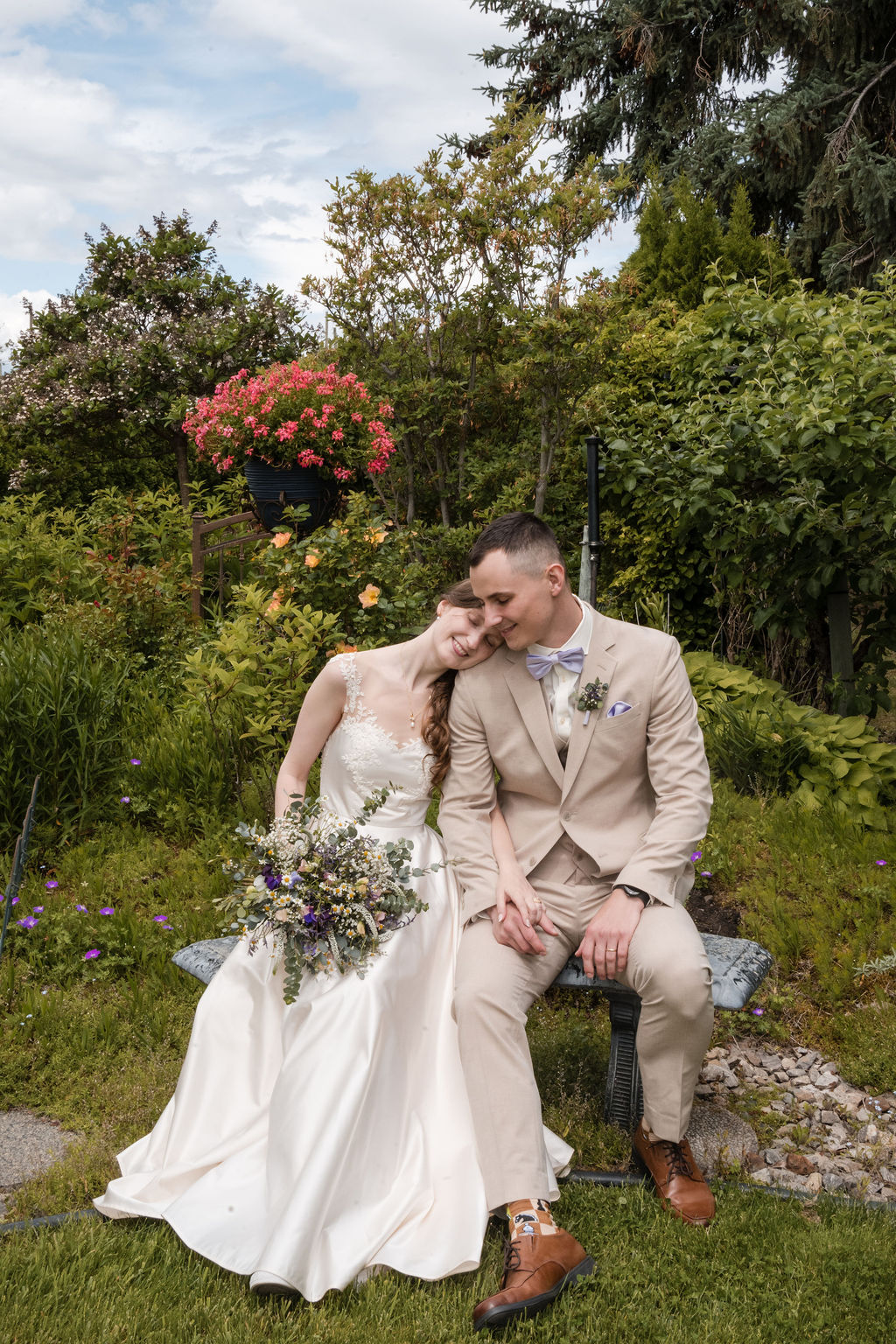 KelownaWeddingPhotographersMemorableandVibrantOkanaganPhotography-211