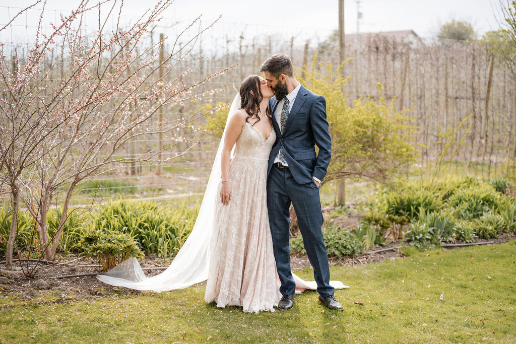 KelownaWeddingPhotographersMemorableandVibrantOkanaganPhotography-213