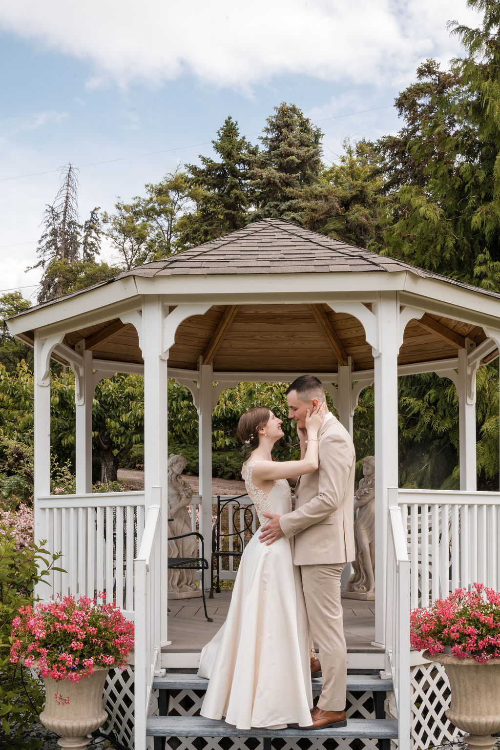 KelownaWeddingPhotographersMemorableandVibrantOkanaganPhotography-252