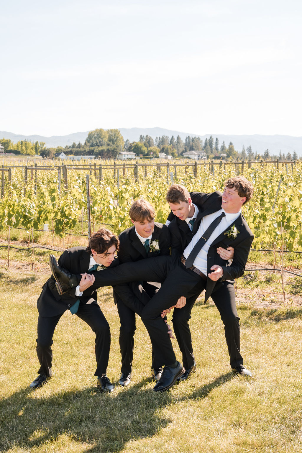 KelownaWeddingPhotographersMemorableandVibrantOkanaganPhotography-241