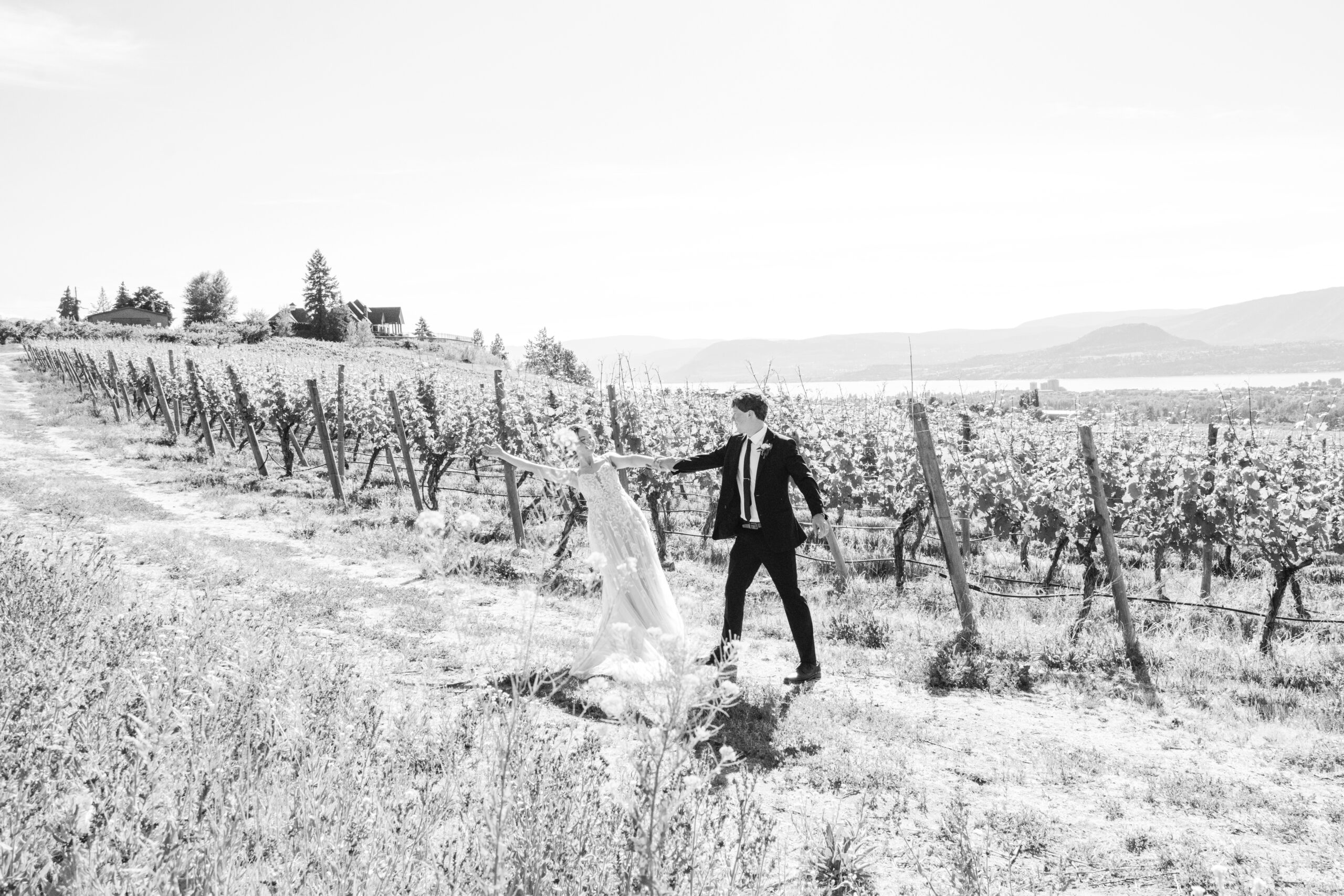 KelownaWeddingPhotographersMemorableandVibrantOkanaganPhotography-300