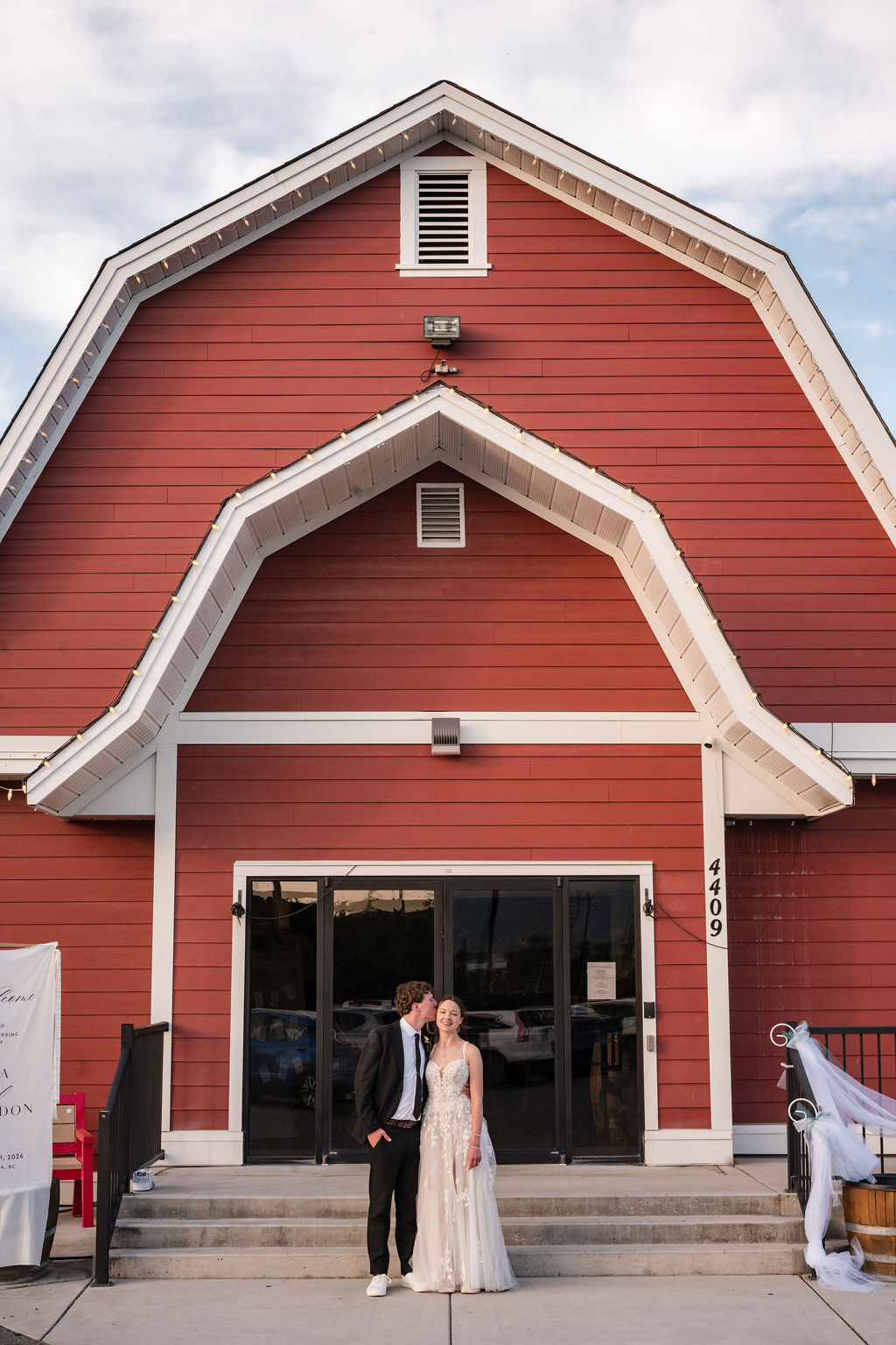 KelownaWeddingPhotographersMemorableandVibrantOkanaganPhotography-392