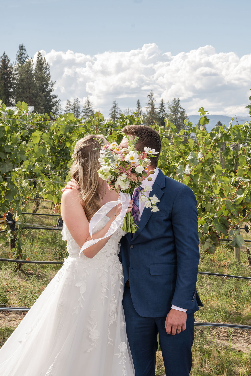 KelownaWeddingPhotographersMemorableandVibrantOkanaganPhotography-107