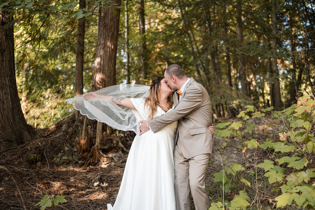 KelownaWeddingPhotographersMemorableandVibrantOkanaganPhotography-111